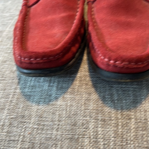 Gucci Red Suede Loafers with Metallic Accents - Picture 3 of 11
